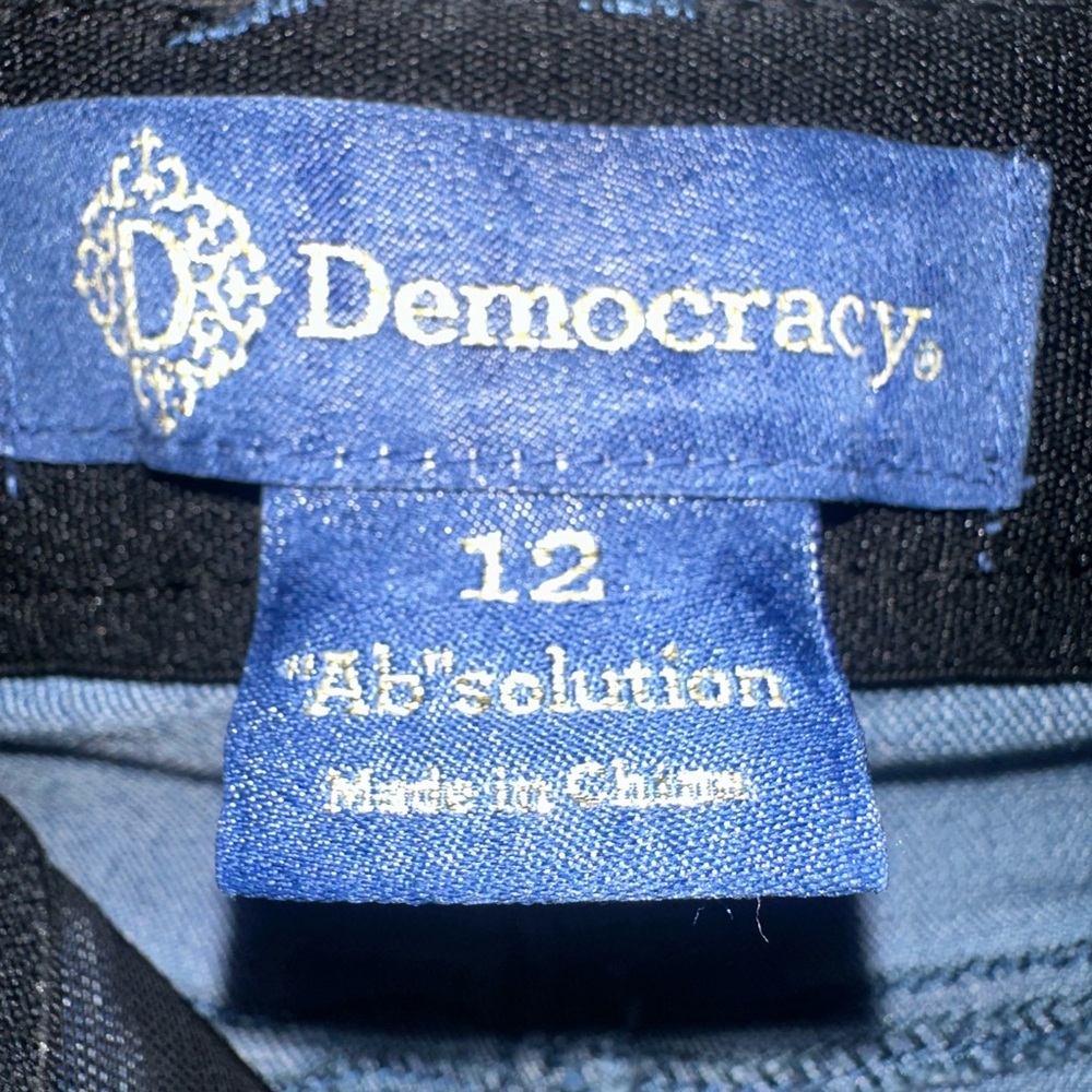 Gorgeous Embroidered Blue Jeans 💙 - Picture 8 of 9